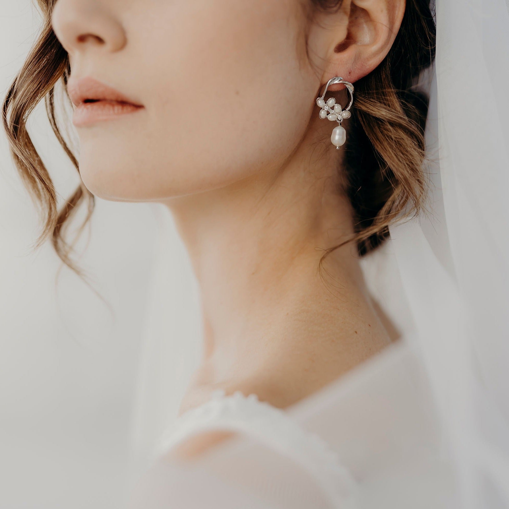 Molly Pearl Hoop Earrings – Dove Grey Bridal